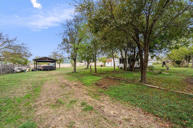 1520 Avenue C N, Elgin, TX 78621