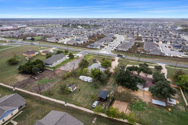 1520 Avenue C N, Elgin, TX 78621