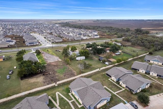 1520 Avenue C N, Elgin, TX 78621