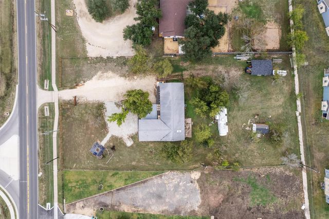 1520 Avenue C N, Elgin, TX 78621