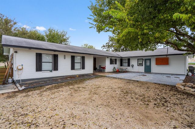 1520 Avenue C N, Elgin, TX 78621