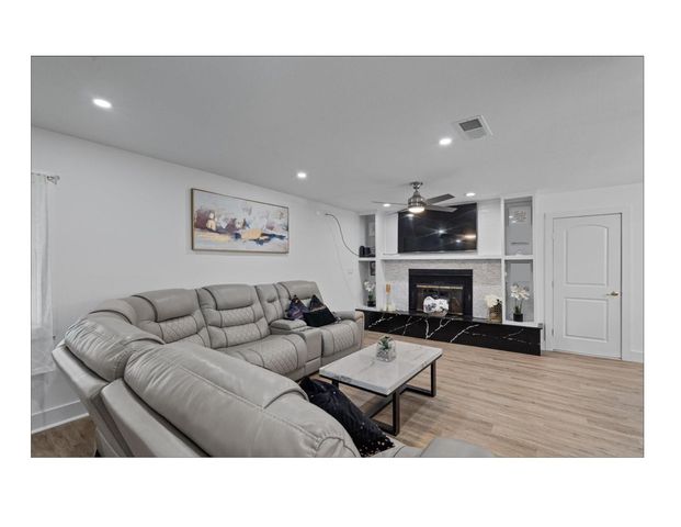 1520 Avenue C N, Elgin, TX 78621