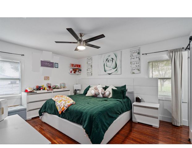 1520 Avenue C N, Elgin, TX 78621