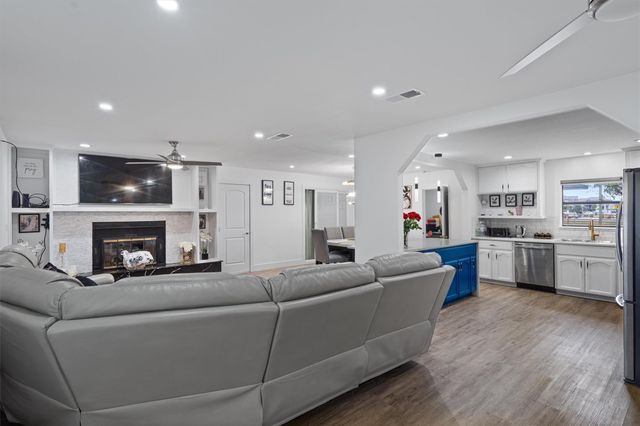 1520 Avenue C N, Elgin, TX 78621