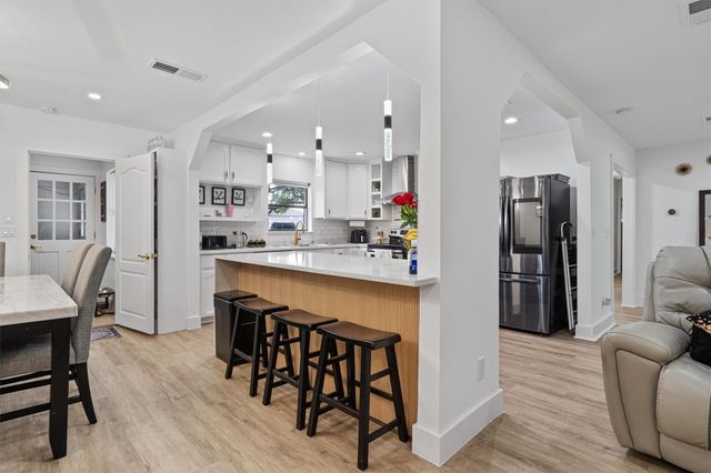 1520 Avenue C N, Elgin, TX 78621