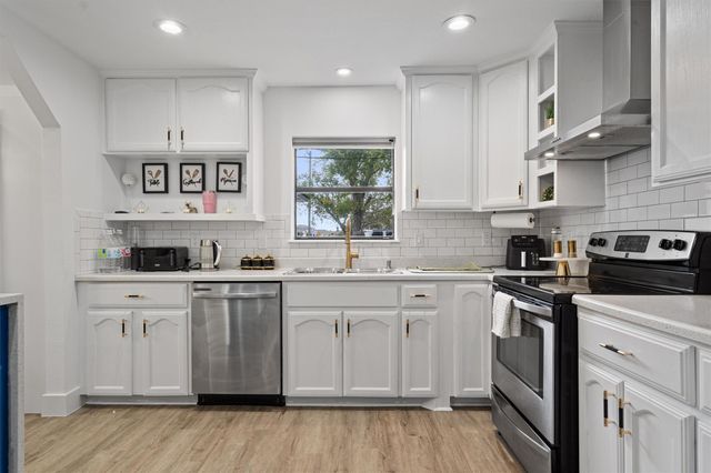 1520 Avenue C N, Elgin, TX 78621