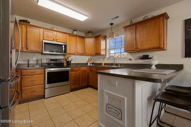 11509 Creek Brook Dr, Louisville, KY 40229