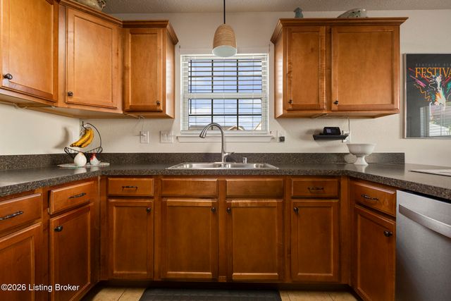 11509 Creek Brook Dr, Louisville, KY 40229