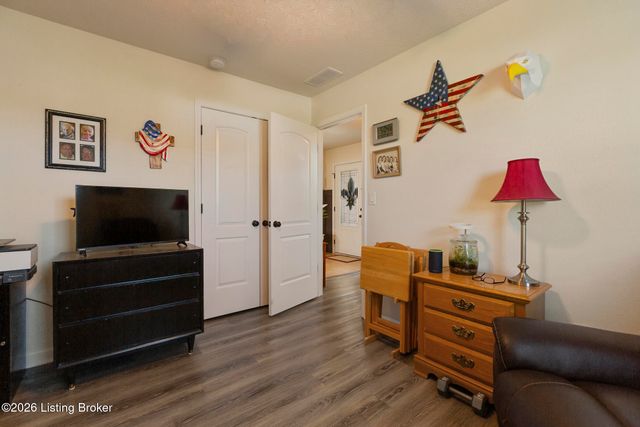 11509 Creek Brook Dr, Louisville, KY 40229