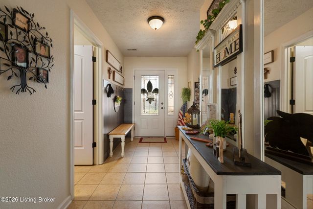 11509 Creek Brook Dr, Louisville, KY 40229