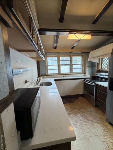 2 Margaret Lane, Huntington, NY 11743