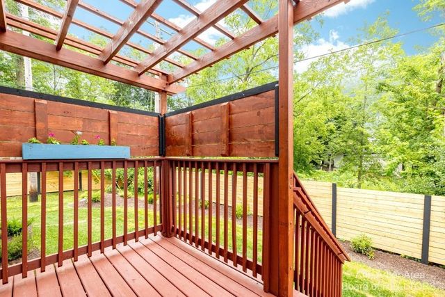 2 Maple Village Ct., Ann Arbor, MI 48103