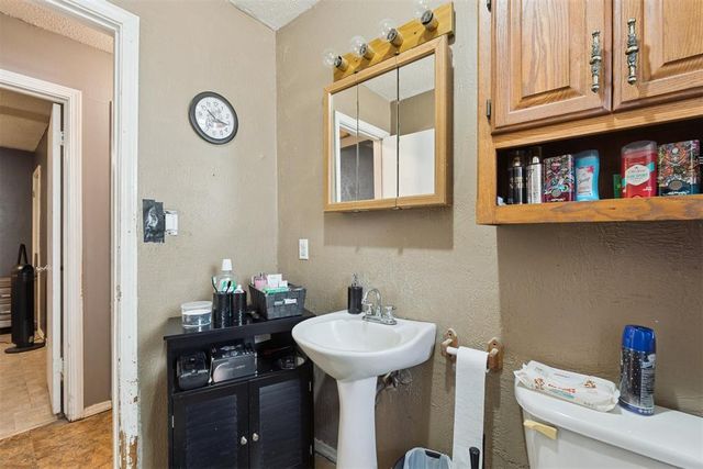 820 Lawton Avenue, Moore, OK 73160