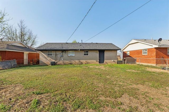 820 Lawton Avenue, Moore, OK 73160