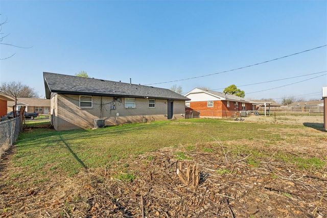 820 Lawton Avenue, Moore, OK 73160