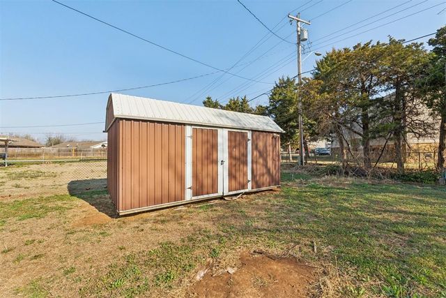 820 Lawton Avenue, Moore, OK 73160