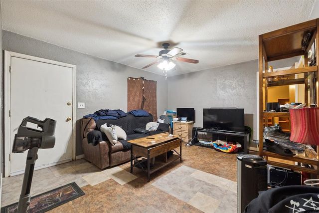 820 Lawton Avenue, Moore, OK 73160