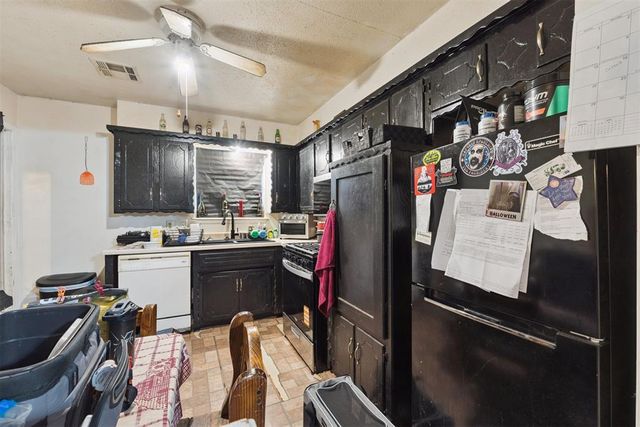 820 Lawton Avenue, Moore, OK 73160