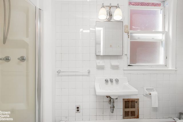 2768 NETHERLAND Avenue, New York City, NY 10463