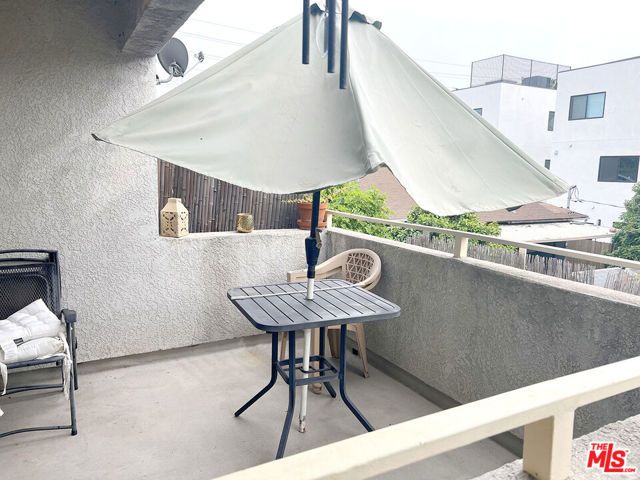 6501 Woodley Avenue, Van Nuys (los Angeles), CA 91406