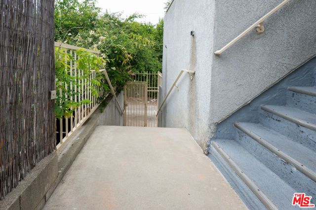 6501 Woodley Avenue, Van Nuys (los Angeles), CA 91406