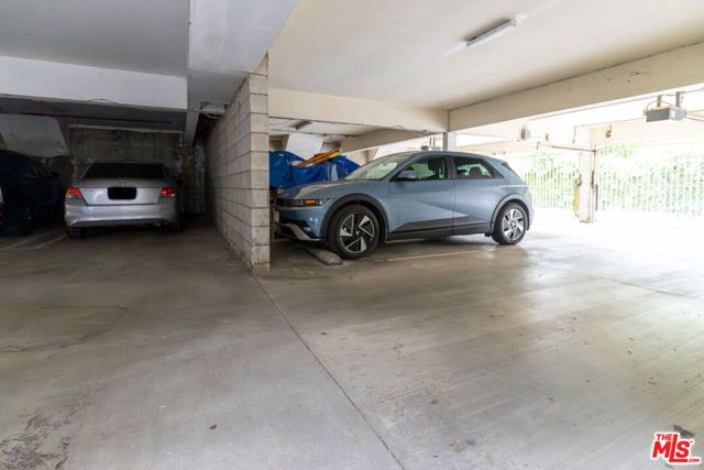 6501 Woodley Avenue, Van Nuys (los Angeles), CA 91406