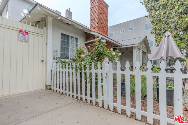 6501 Woodley Avenue, Van Nuys (los Angeles), CA 91406
