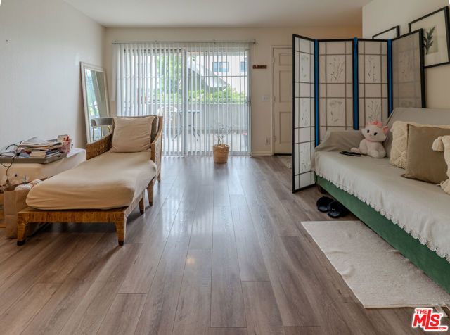 6501 Woodley Avenue, Van Nuys (los Angeles), CA 91406