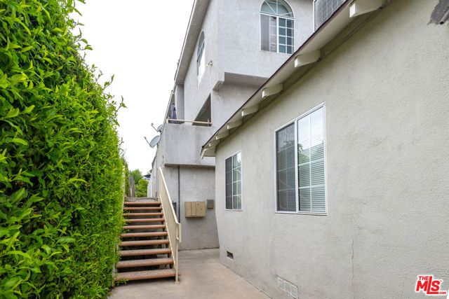 6501 Woodley Avenue, Van Nuys (los Angeles), CA 91406