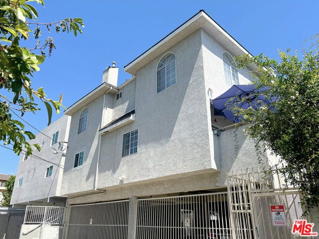 6501 Woodley Avenue, Van Nuys (los Angeles), CA 91406