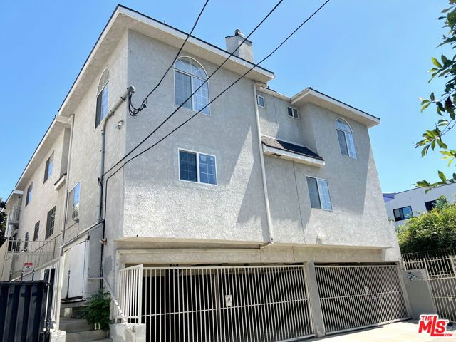 6501 Woodley Avenue, Van Nuys (los Angeles), CA 91406