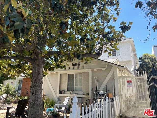 6501 Woodley Avenue, Van Nuys (los Angeles), CA 91406