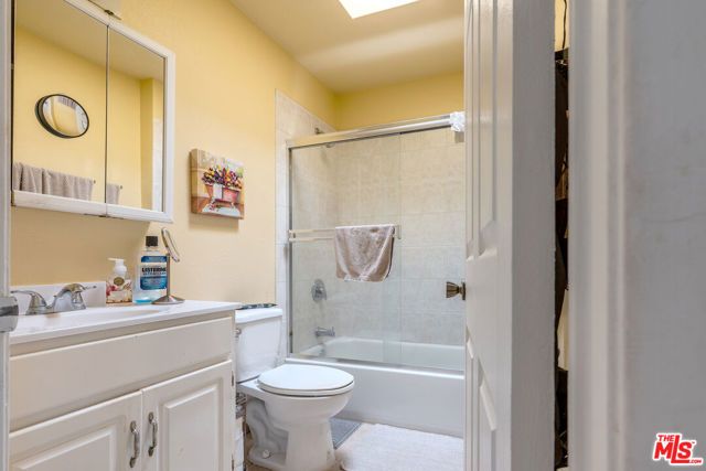 6501 Woodley Avenue, Van Nuys (los Angeles), CA 91406