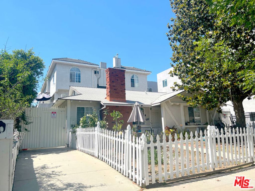 6501 Woodley Avenue, Van Nuys (los Angeles), CA 91406