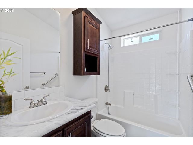 13900 Se HIGHWAY 212 159, Clackamas, OR 97015
