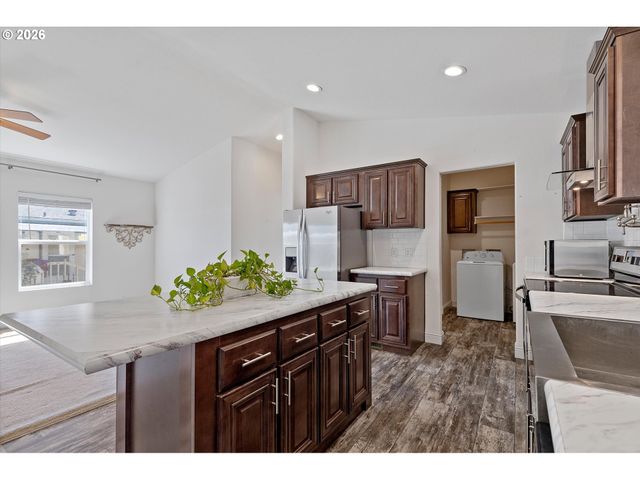 13900 Se HIGHWAY 212 159, Clackamas, OR 97015