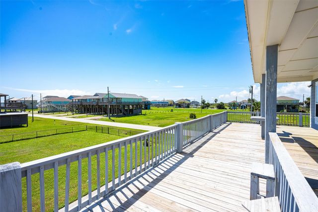 872 O Neil Road, Crystal Beach, TX 77650