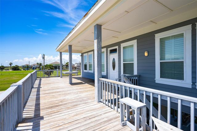 872 O Neil Road, Crystal Beach, TX 77650