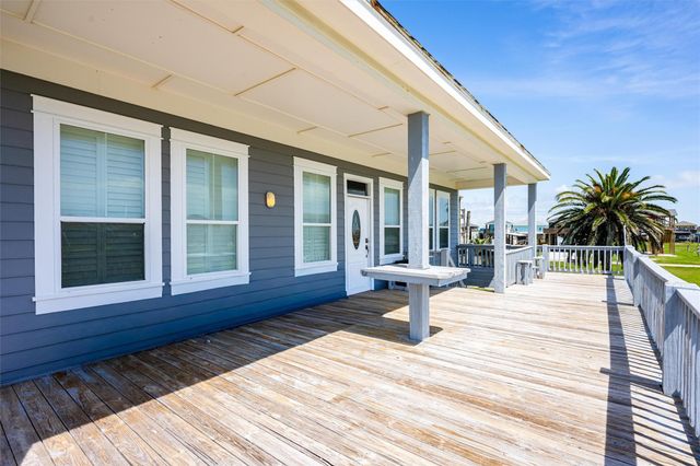 872 O Neil Road, Crystal Beach, TX 77650