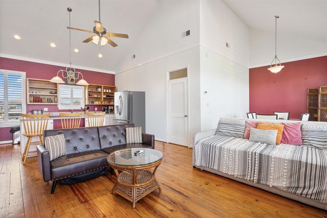 872 O Neil Road, Crystal Beach, TX 77650