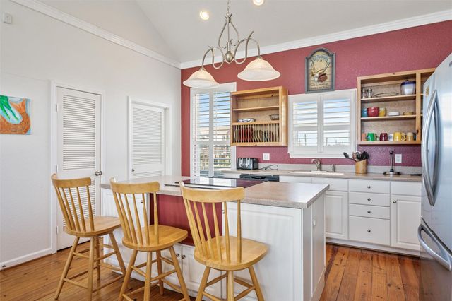 872 O Neil Road, Crystal Beach, TX 77650