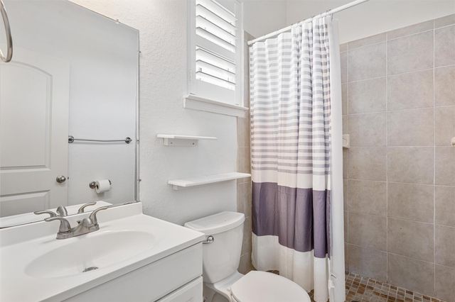 872 O Neil Road, Crystal Beach, TX 77650