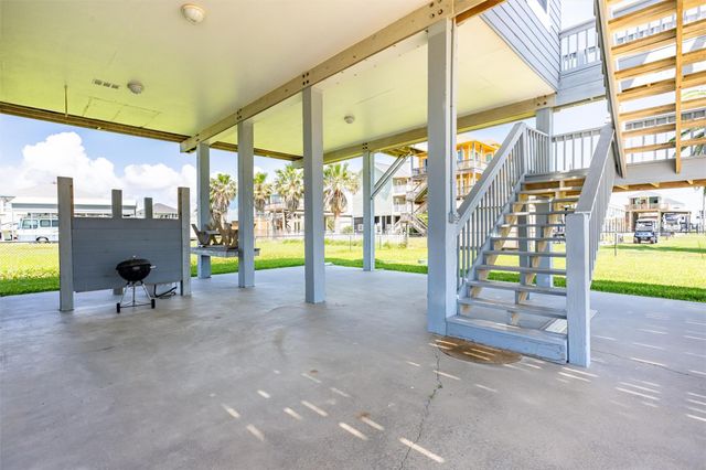 872 O Neil Road, Crystal Beach, TX 77650