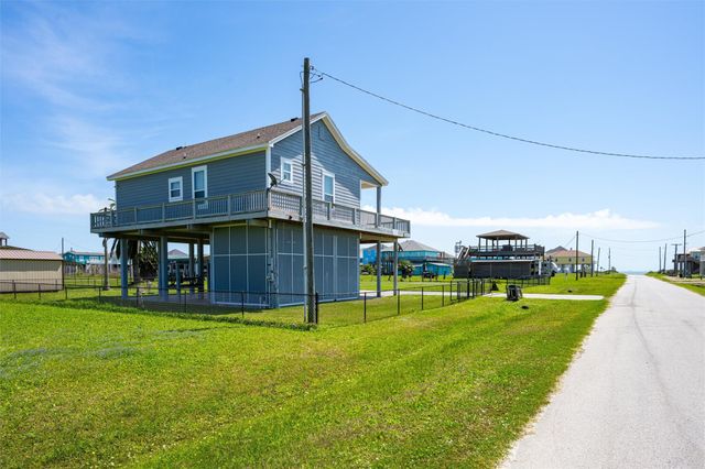 872 O Neil Road, Crystal Beach, TX 77650