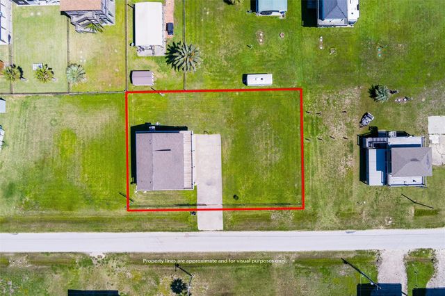 872 O Neil Road, Crystal Beach, TX 77650