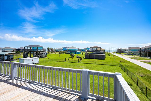 872 O Neil Road, Crystal Beach, TX 77650