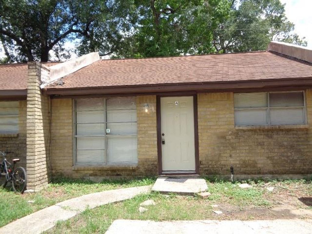 701 Foster Drive 4, Conroe, TX 77301