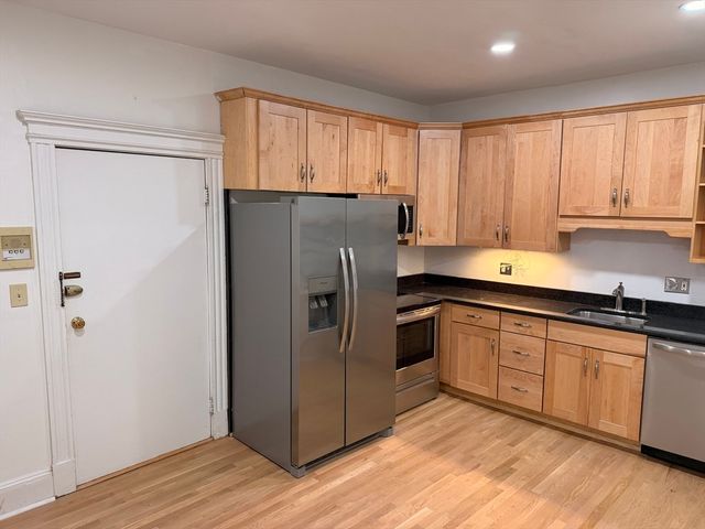 1768 Beacon 4, Brookline, MA 02445