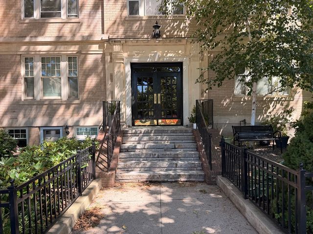 1768 Beacon 4, Brookline, MA 02445