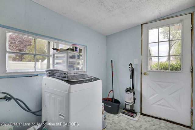 3211 Westmont Avenue, Lansing, MI 48906